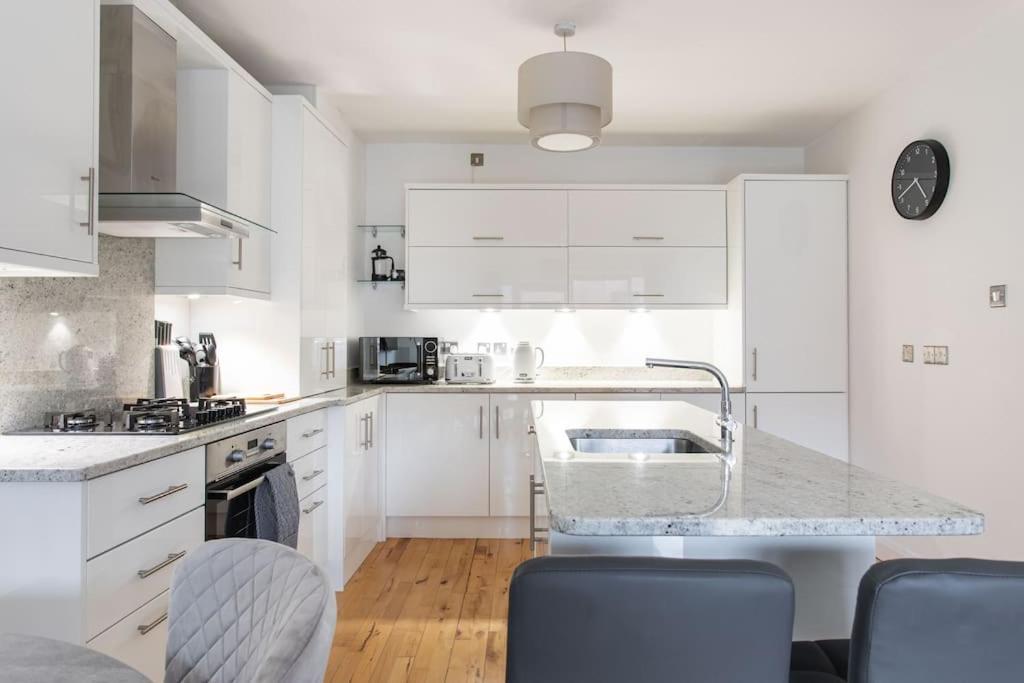 Best City Centre Luxurious Home Free Parking Belfast Bagian luar foto